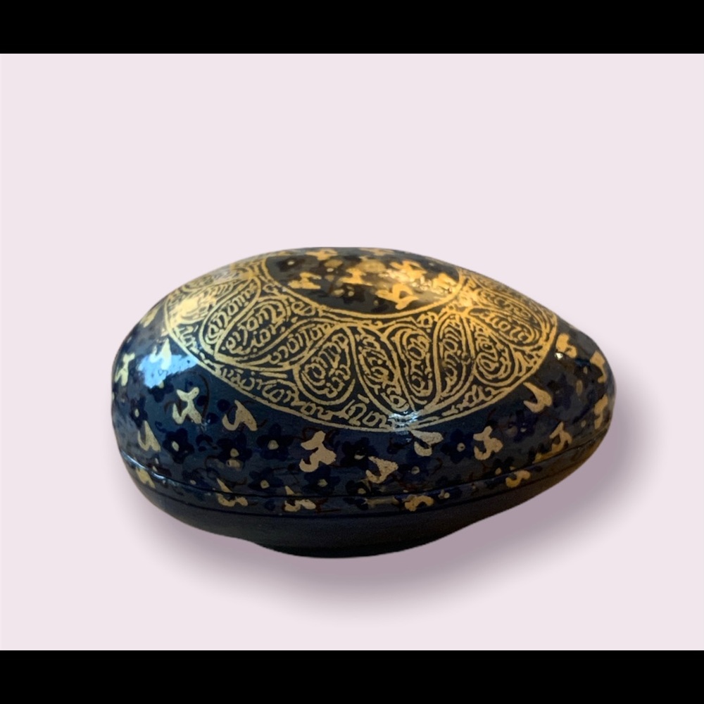 Vintage Fetco Kashmir India Hand Made Egg Jewelry Trinket Box 2-3/4"L x 2" x ~2"